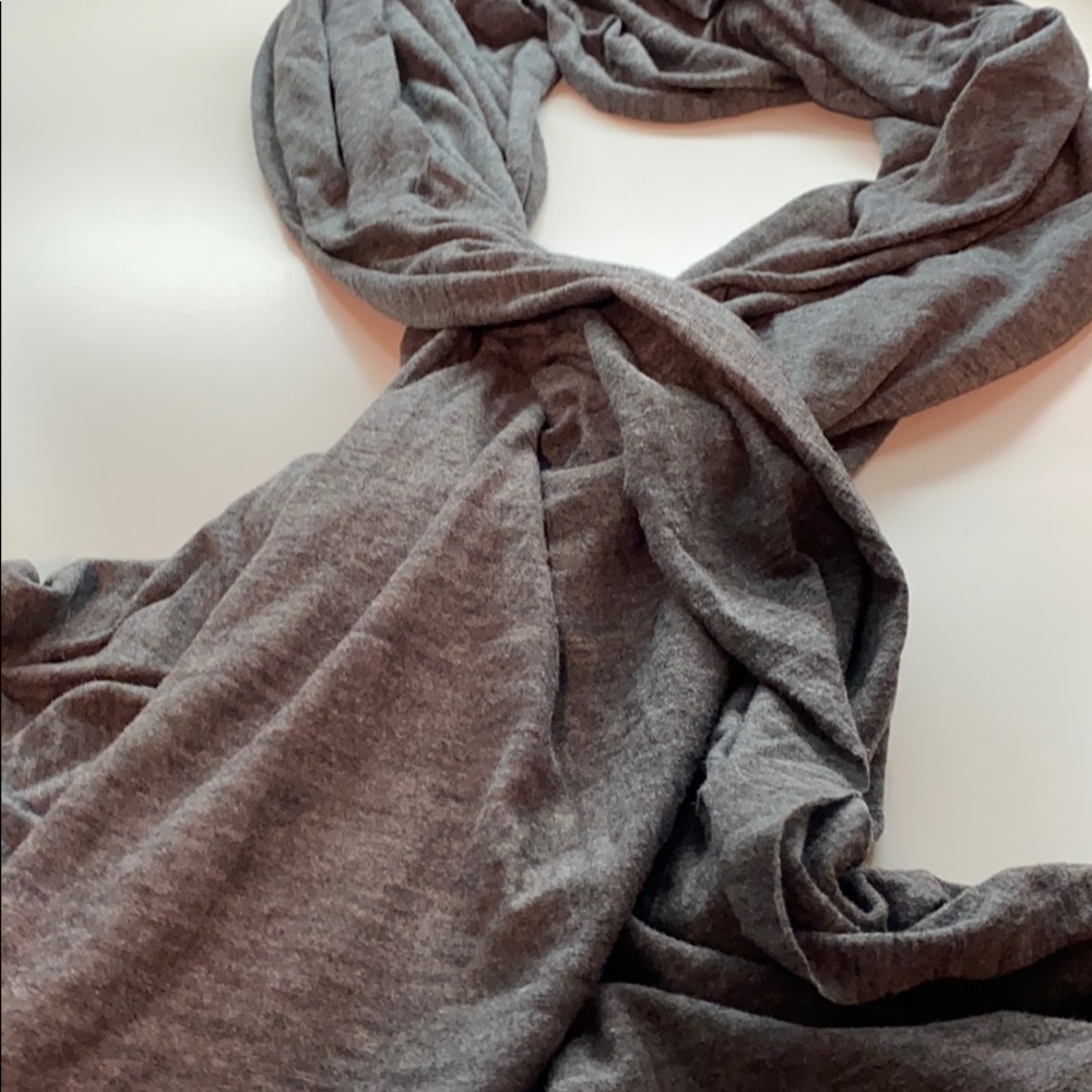 Gray scarf 🧣 - Picture 3 of 3